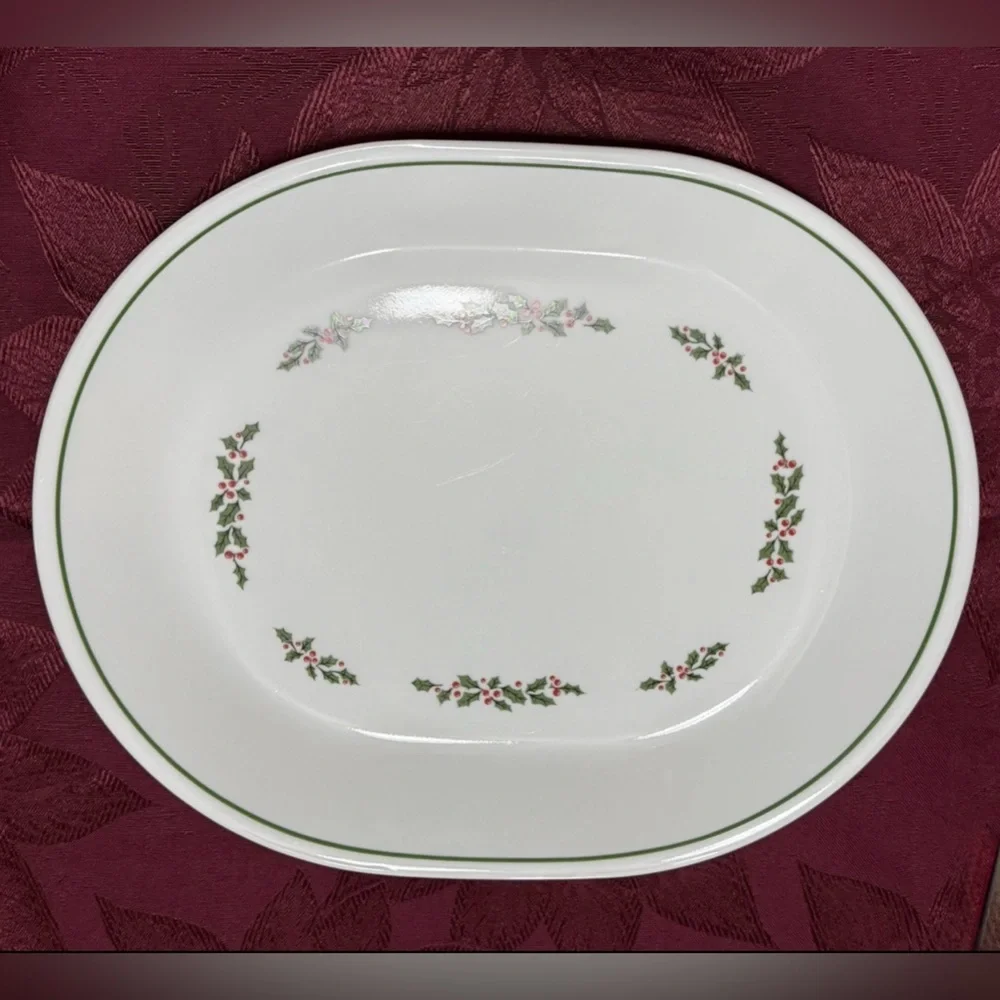 Corelle Vintage Holly Days 12” x  10” Oval Serving Platter Christmas